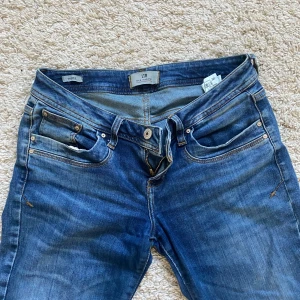 Ltb jeans - Säljer mina supersnygga ltb jeans i modellen valerie. De är w27 och l30💞 Skriv om ni har några frågor❤️