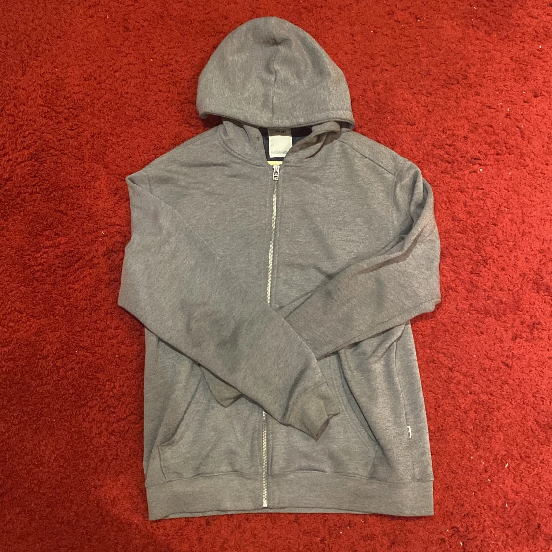 Grå zip upp hoddie