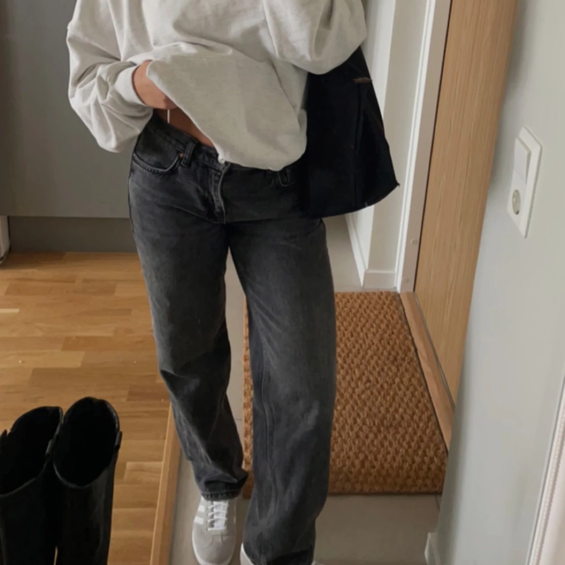 Low straight petite jeans 