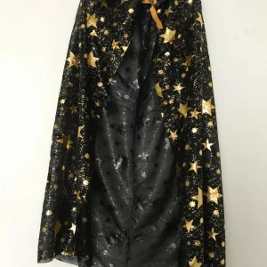 Barn Halloween Cloak  - Ca 76.00 cm lång  Finns fler kvar  115kr/st 