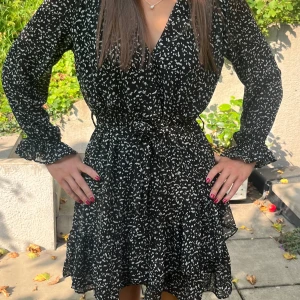 Klänning  - Sååå fin klänning från Chelsea butiken i Göteborg, köpte för 3 år sen. Använd några få gånger.ny pris 600 kr. 