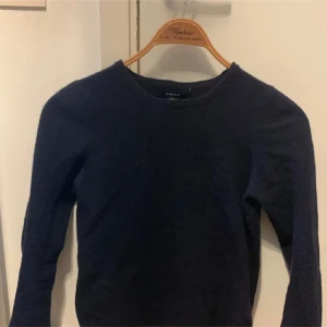 Gant kashmir tröja - Är urpsrunligen storlek S men har krympt under tvätten så den ligger väl på en XS