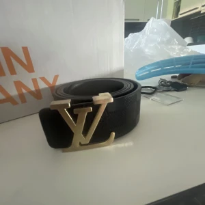 Louis vitton bälten - Säljer dessa två bälten  Man får med båda två vid köp av ett bälte