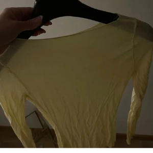 Intimissmi tröja  - I gul super fint skick 