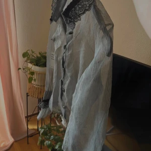 Scandinavian sheer blouse  - Aldrig använt 