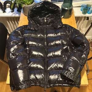 Moncler maya svart Bra skick