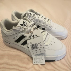 Adidas  - Adidas drop step low  Använda med lapp kvar