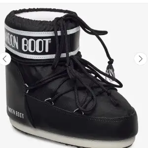 Söker ett par svarta låga Moon boots i storlek 40-41. Och skulle vilja sälja de för 350-400kr❤️