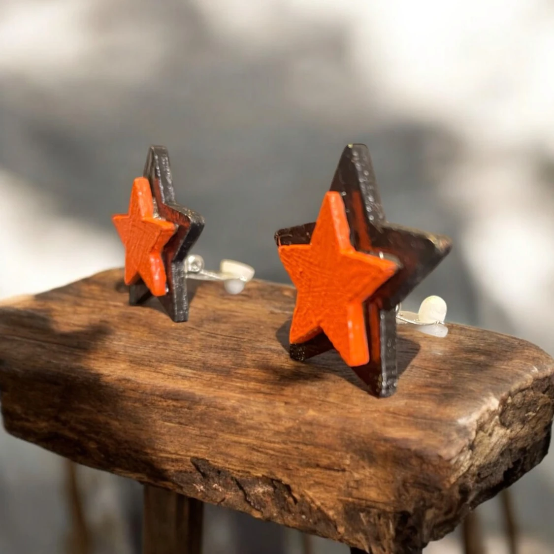 Stjärnformade örhängen i orange och svart (clips) - 2