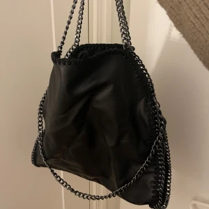 Väska - Säljer denna väska då jag har andra väskor jag använder istället⭐️