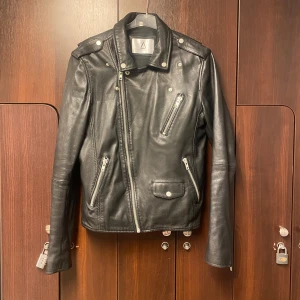 Rocky skinnjacka Serge Pariente - Äkta skinnjacka.