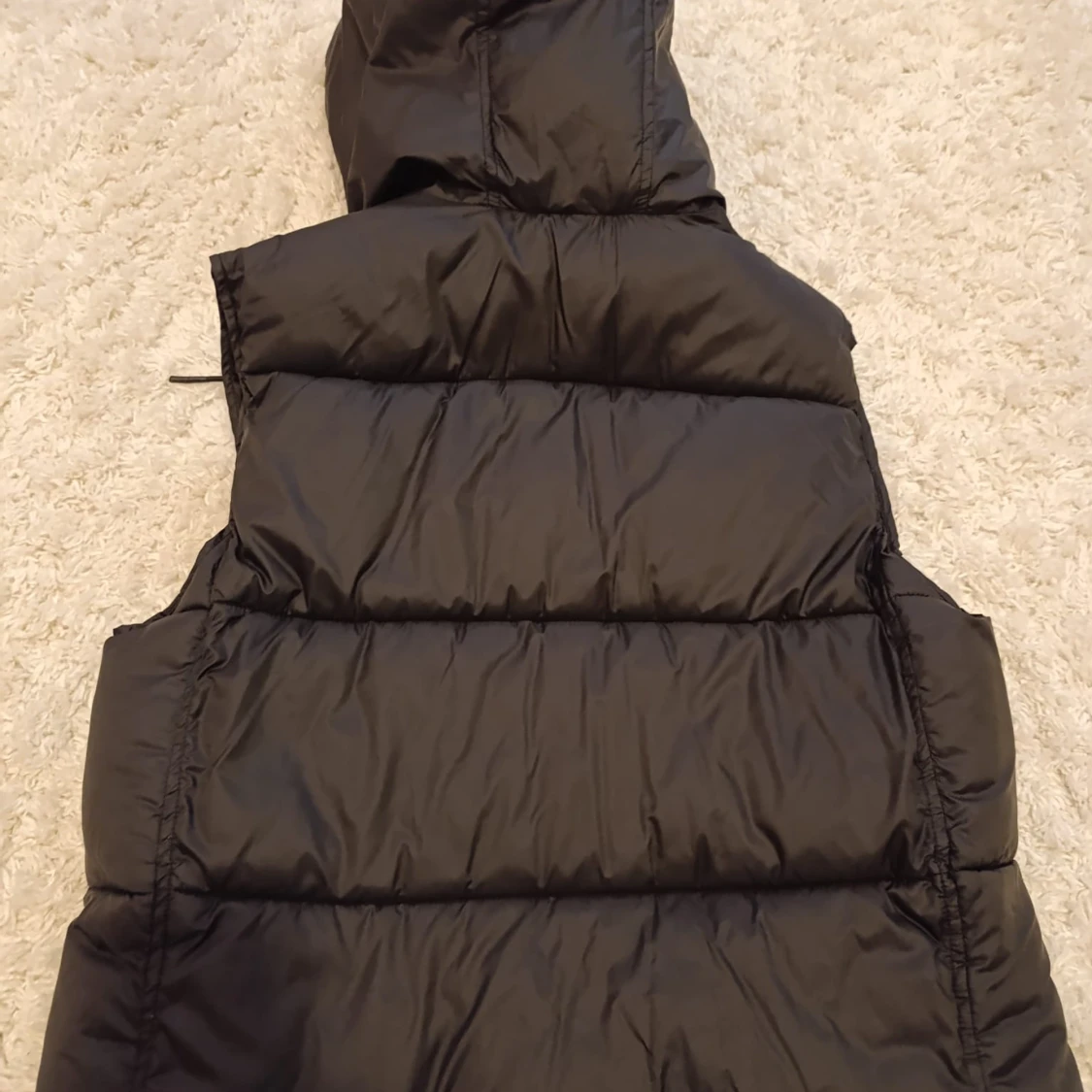Svart dunväst från Zara - 1