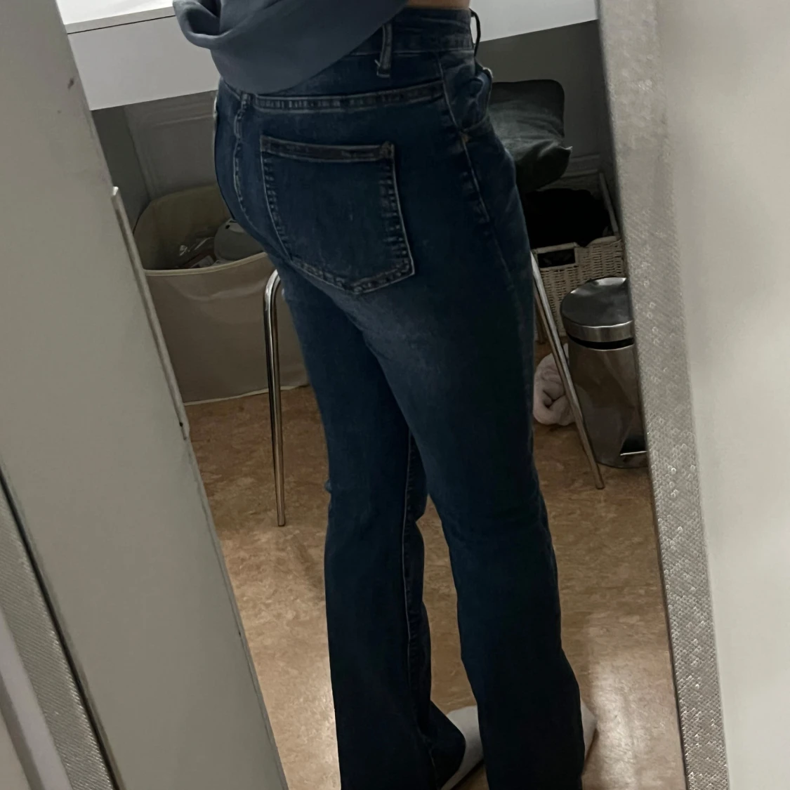 Mörkblå bootcut jeans