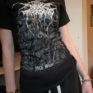 Darkthrone T-shirt  - Super skön och snygg Darkthrone Old Star t-shirt!  Använd fåtal gånger Från GILDAN - Strl S