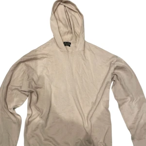 Massimo ditt i hoodie - Bra skick och knappt andvänd. Hör av dig vid fler frågor eller funderingar.