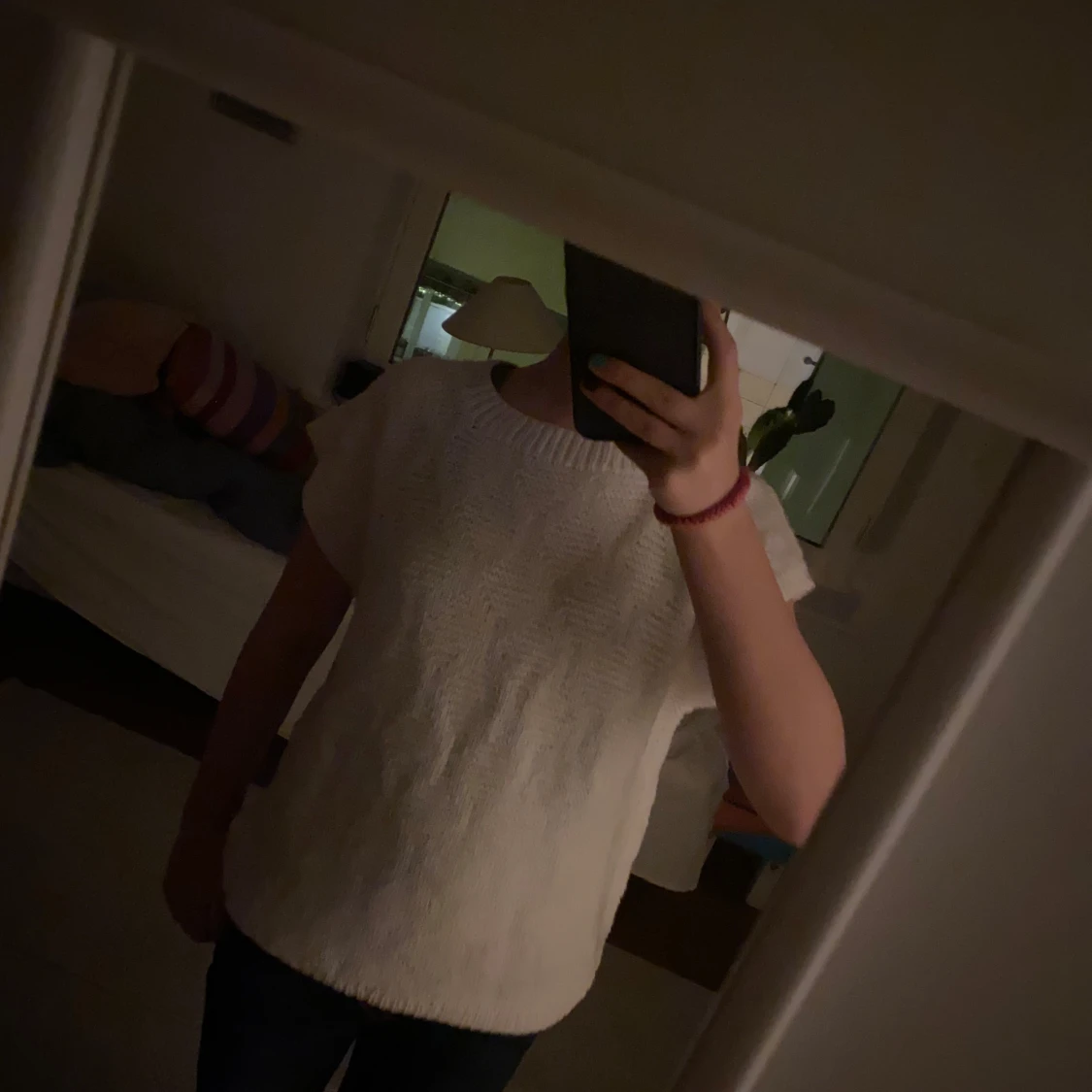 Vit stickad ärmlös topp