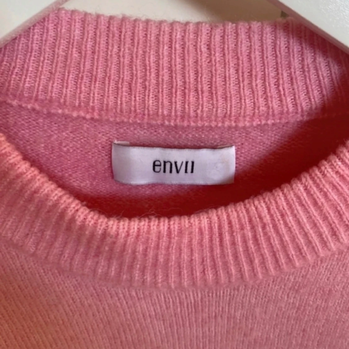 Rosa stickad tröja från Envii - 1