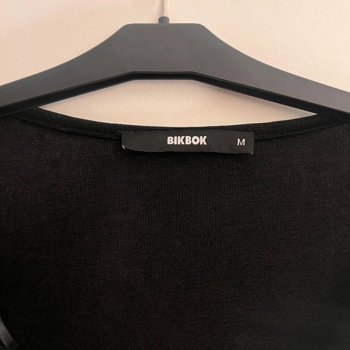 Svart långärmad topp från BikBok - 2