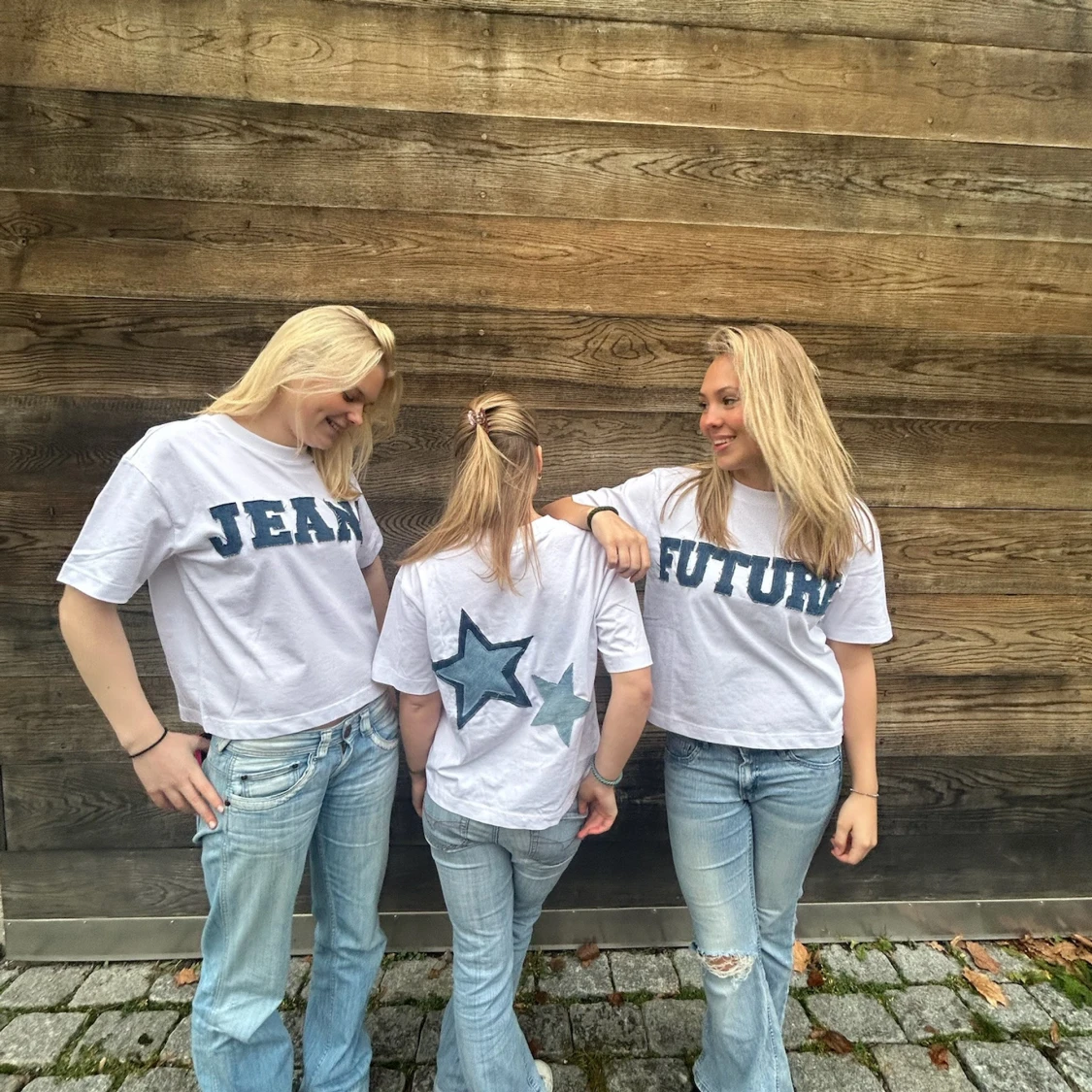 Vit t-shirt med denim text  - 4