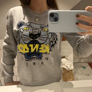 Grå sweatshirt från Kenzo - Snygg grå sweatshirt från Kenzo , väldigt bra skick och jätte fin