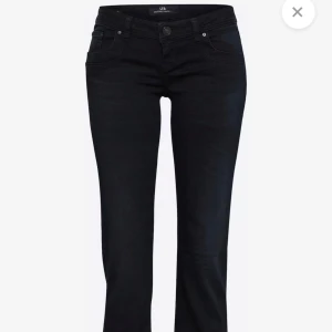 ltb jeans valerie - Säljer dessa svarta ltb jeans i helt nyskick då jag glömde att lämna tillbaka de. 