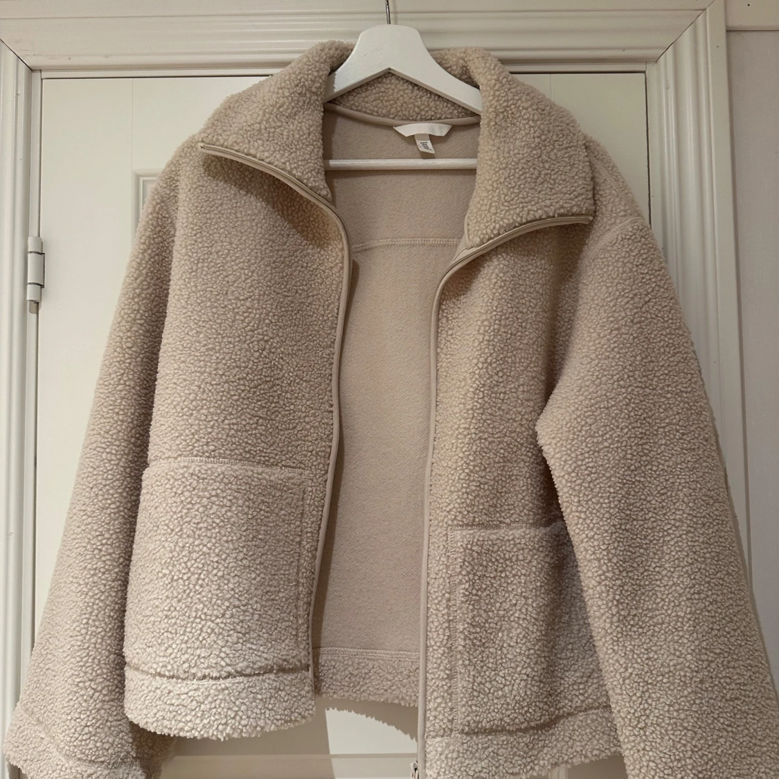 Beige teddyjacka från H&M