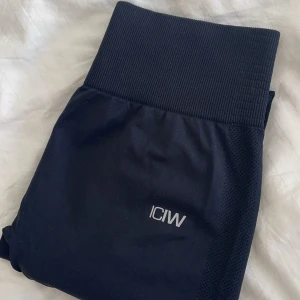 ICIW thights - ICIW thights, enbart använda fåtal gånger som nya. Tyvärr förstora för mig. Nypris 599kr🖤 