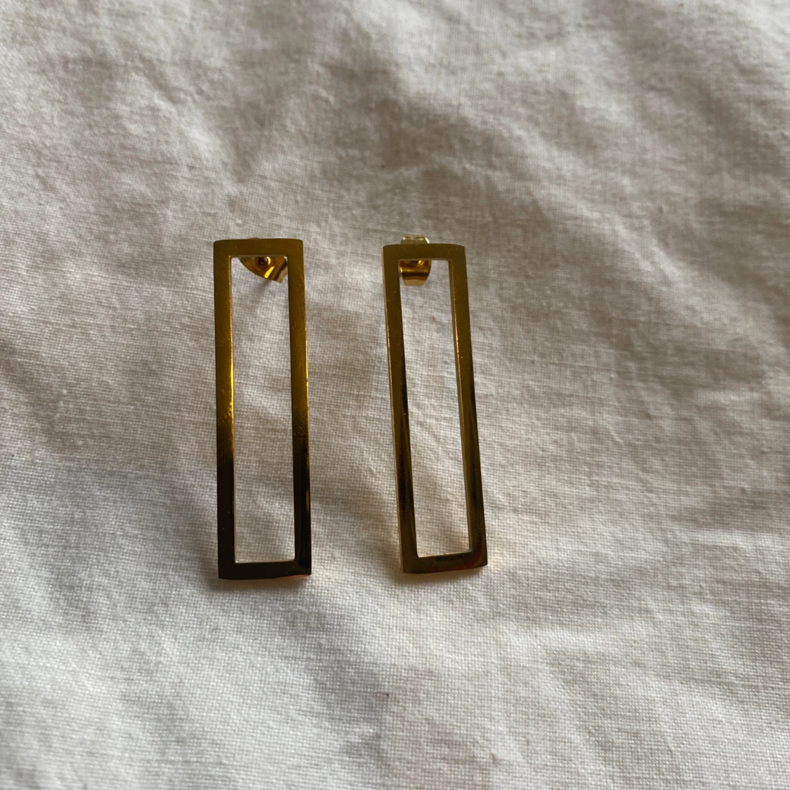 Rektangulära guldörhängen - 90