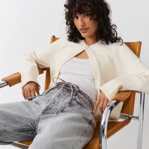 One Button Knit Cardigan - Säljer denna populära koftan från Gina Tricot, slutsåld på hemsidan!!