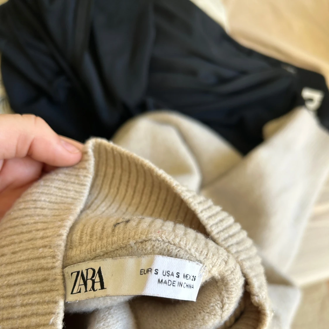 Stickad beige tröja - 2