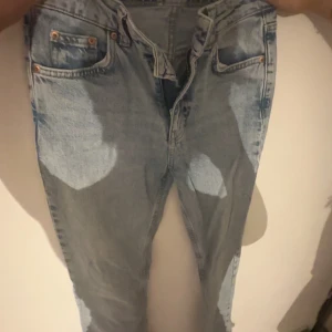 Gina jeans  - Gina jeans i fint skick, knappt använda de står 32 lite glömt i byxorna men skulle säga att de passar 34 också. De är straight i modellen.