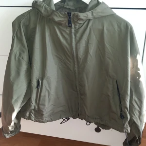 Zara jacka  - Zara jacka strl S lite kortae modell