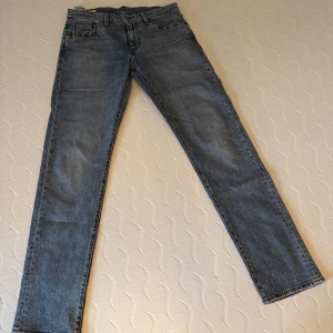 Levis 502 avsmalnade jeans - Levis 502 avsmalnade  Skick 10/10 aldrig använda. Storlek W30 L34