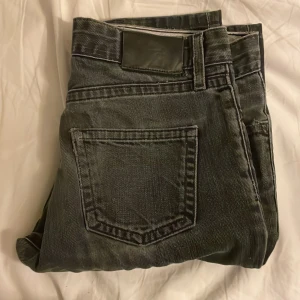 Whyred jeans - Jag säljer Whyred jeans i färgen grå. Bra skick. Storlek W29. Hör av er vid funderingar!