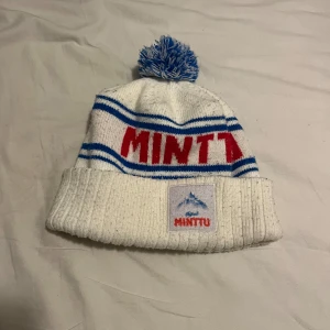 Minttu mössa - Hej säljer denna mössan då den inte används 