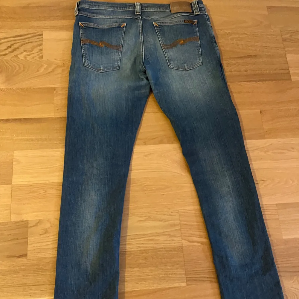 Ett par Nudie jeans i riktigt bra skick. Storlek W32 L34. Hör av er vid eventuella frågor. . Jeans & Byxor.