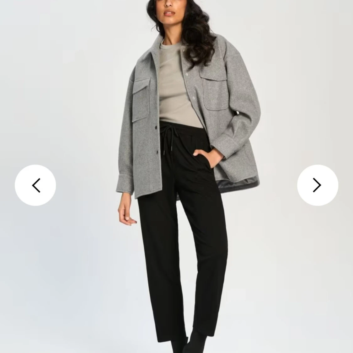 Grå kappa/jacka  - 91