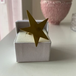 Stjärn ring - Aldrig använd, justerbar! 