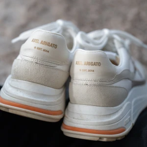 Axel Arigato - Axel Arigato skor i storlek 39. Användes endast en gång 