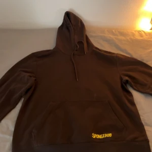 Spongebob Hoodie - Storlek L