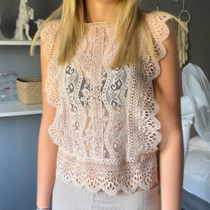 Zara topp  - Zara spets topp. Fint skick!!!