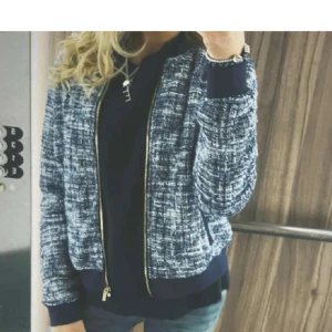 Snygg jacka! - Jätte snygg och skön jacka, säljer då den inte kommer till användning!💙