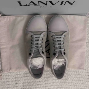 Beiga Lanvins. Uk 7/7,5 - Säljer nu mina beiga lanvins som är riktigr clean och passar till allt! Säljes då jag använder de sällan. Cond 8/10 Passar strl 40/41! . Priset är inte hugget i sten!