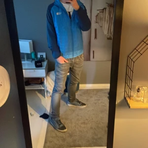 Northface jacka - Tja! Säljer denna feta höst jackan från northface🍁 | ny pris cirka 2000kr mitt pris 1299kr | denna jacka är stilren och väldigt snygg, jag är 180-185 och den sitter bra. Vid några som helst frågor kontakta mig i dm!