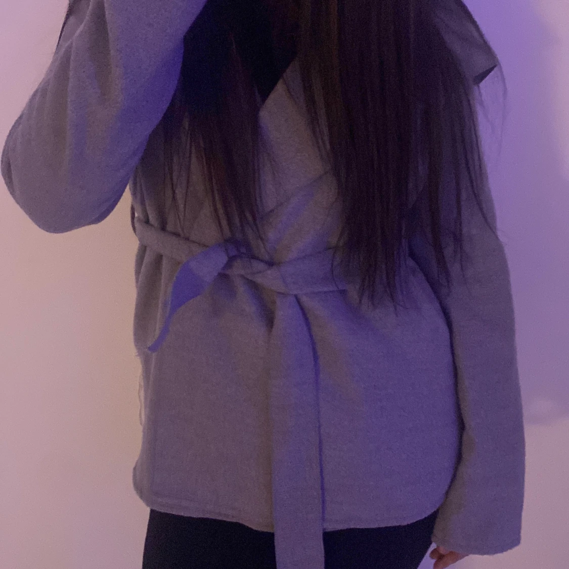 Grå omlottjacka med bälte - 91