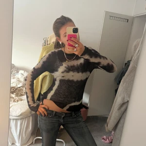 Såå cool mesh topp - Säljer denna populära weekday tröjan som ej går att hitta längre!!