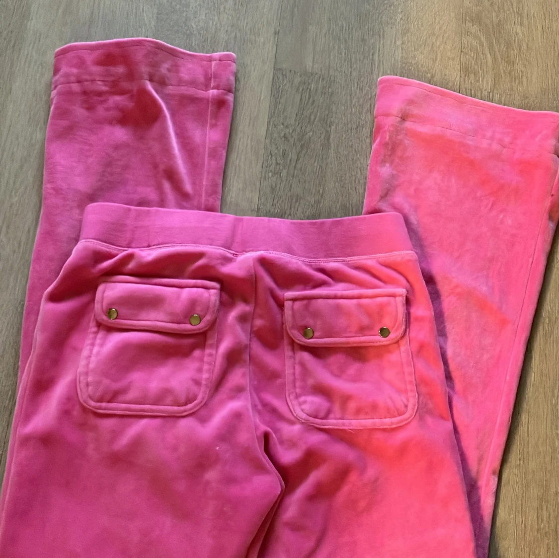 Rosa mjukisbyxor med matchande hoodie - 90