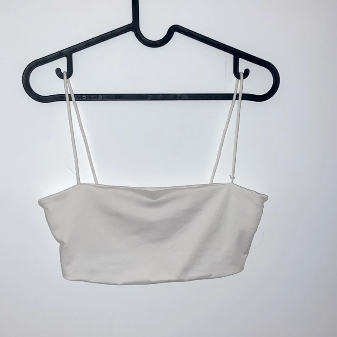 Vit axelbandslös tubtopp