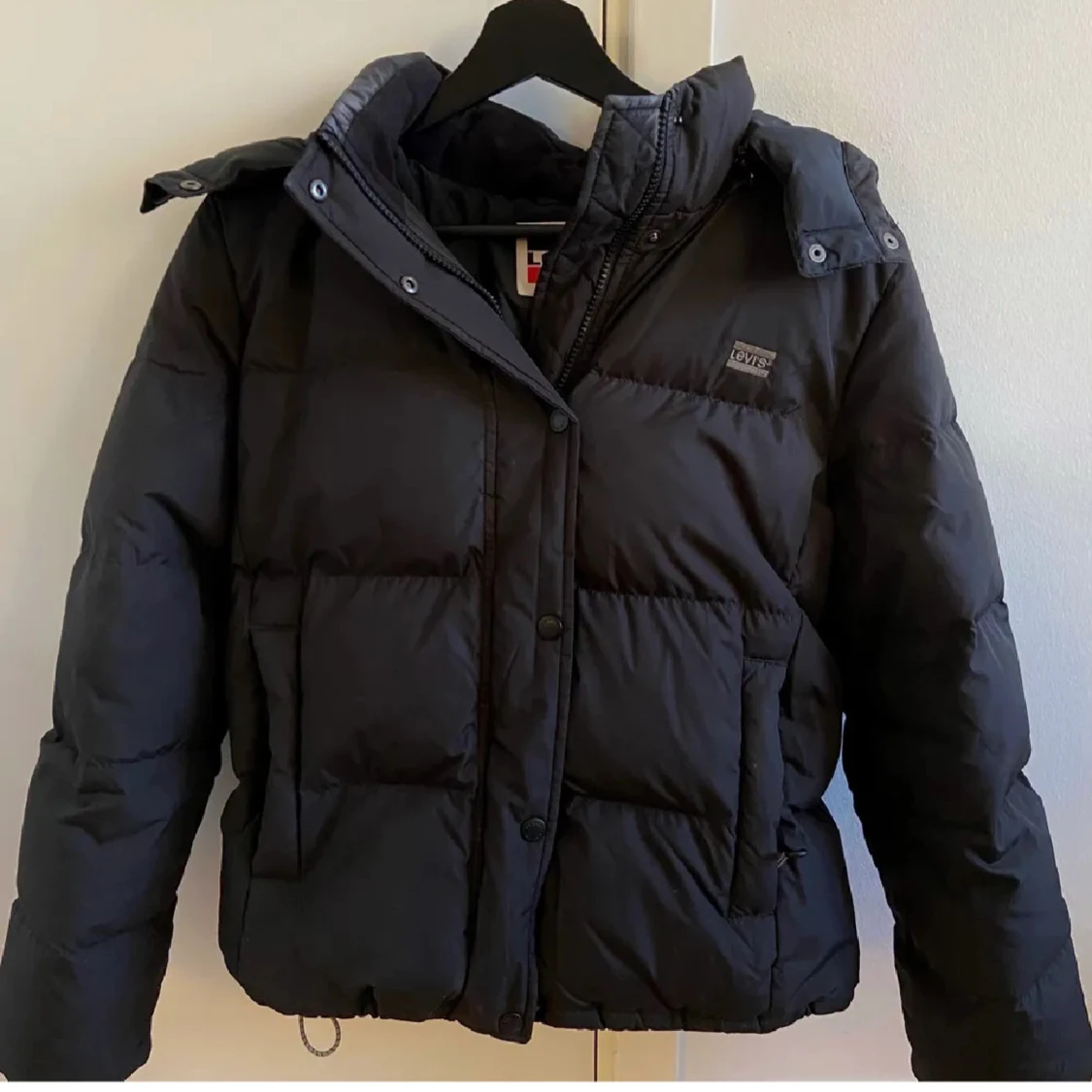 Svart dunjacka från Levi's