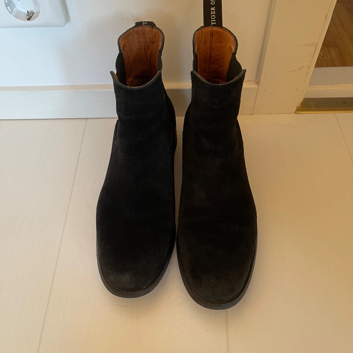 Svarta mocka Chelsea boots från Tiger of Sweden  - 90
